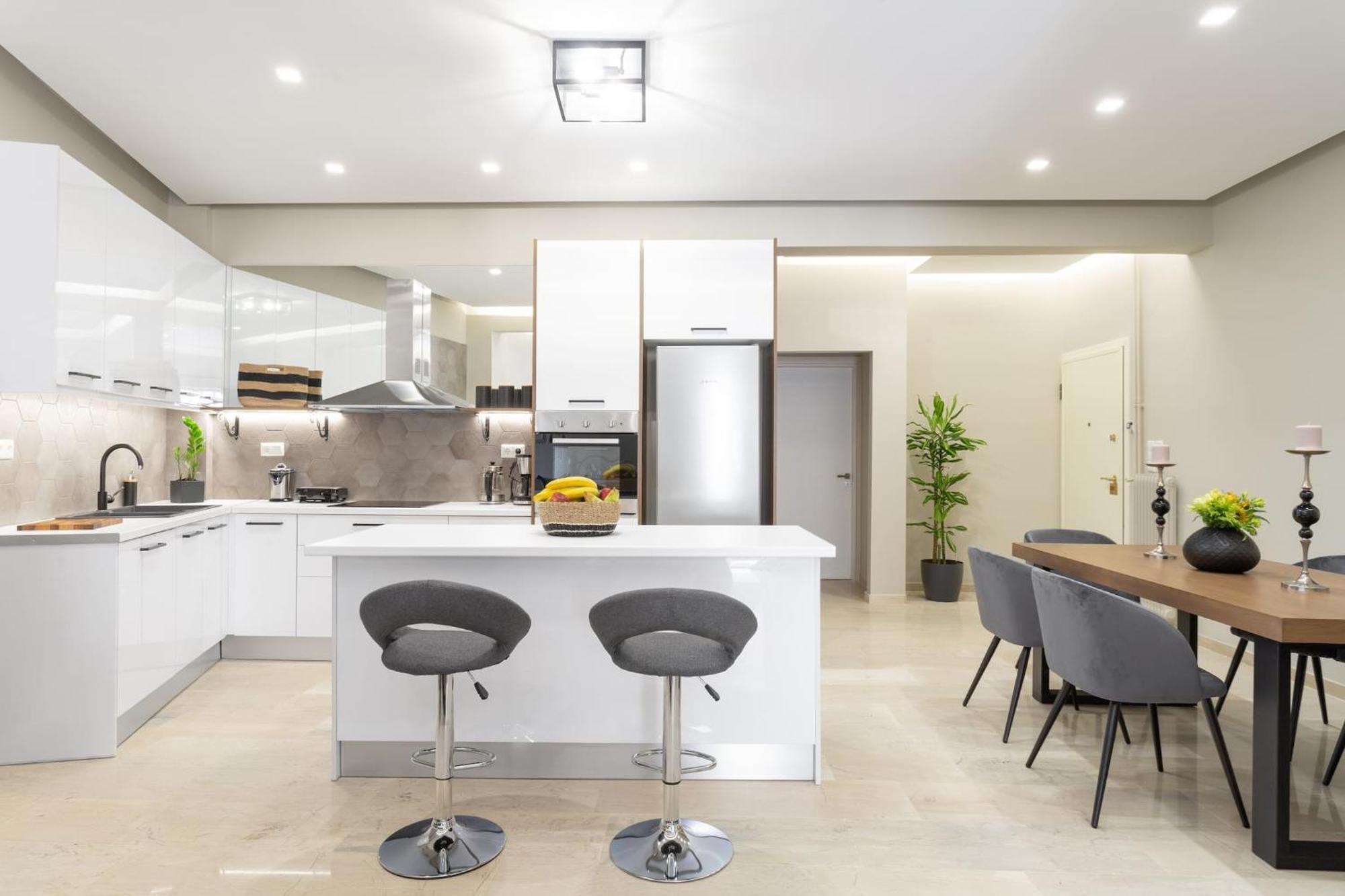 Deluxe 3-Bdrm Urban-Industrial Apt At Acropolis Athens Exterior photo