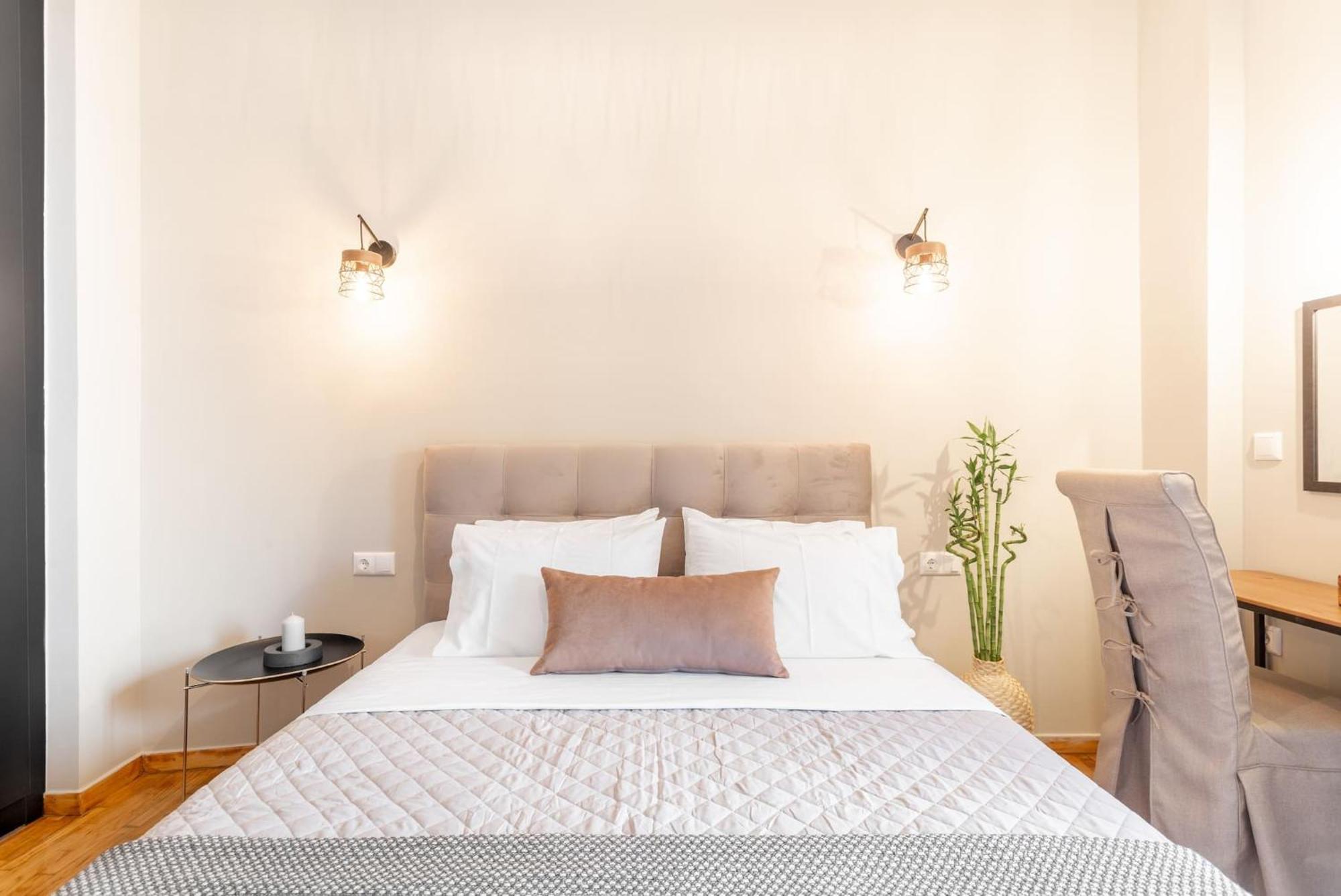 Deluxe 3-Bdrm Urban-Industrial Apt At Acropolis Athens Exterior photo
