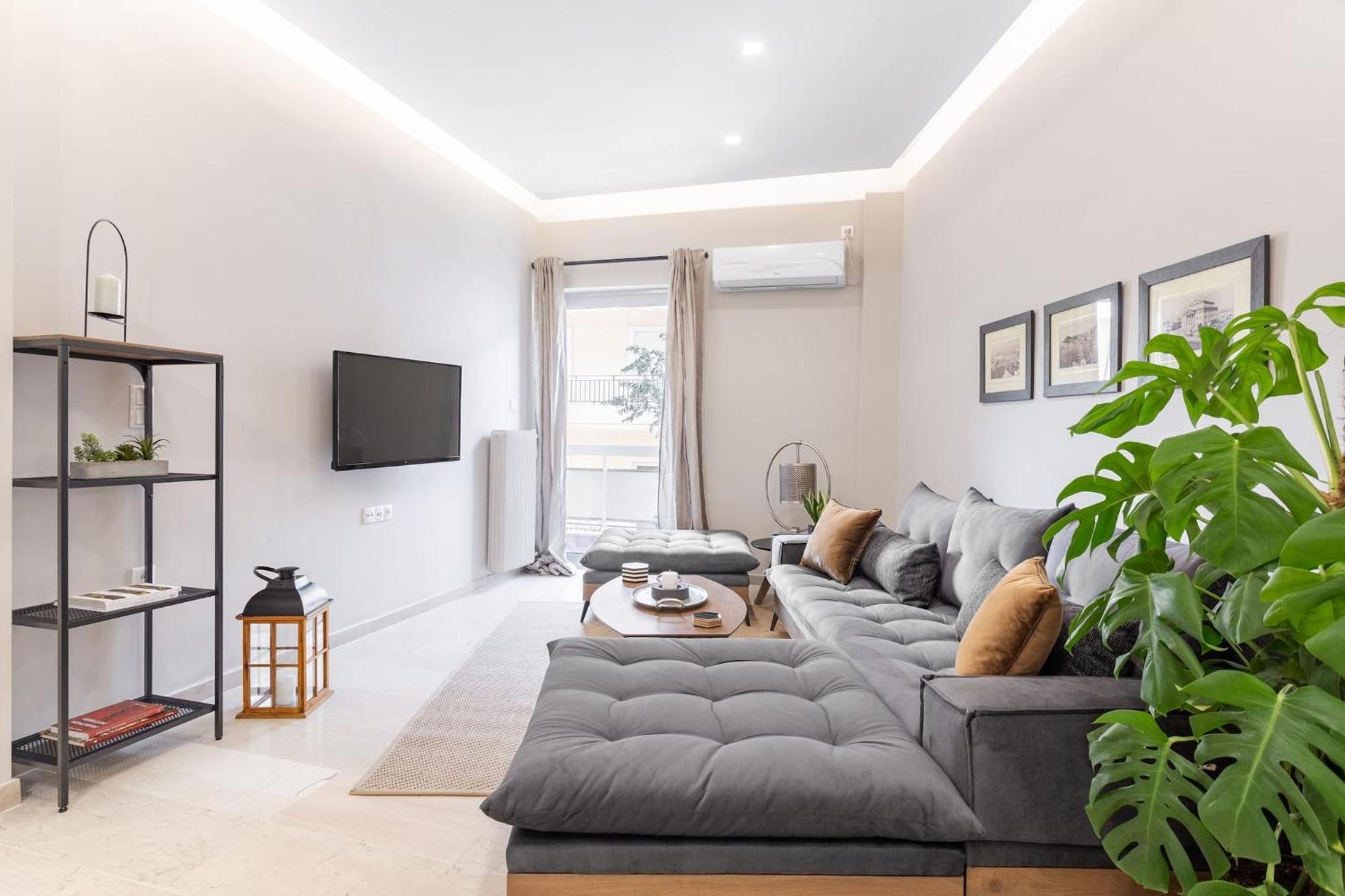 Deluxe 3-Bdrm Urban-Industrial Apt At Acropolis Athens Exterior photo