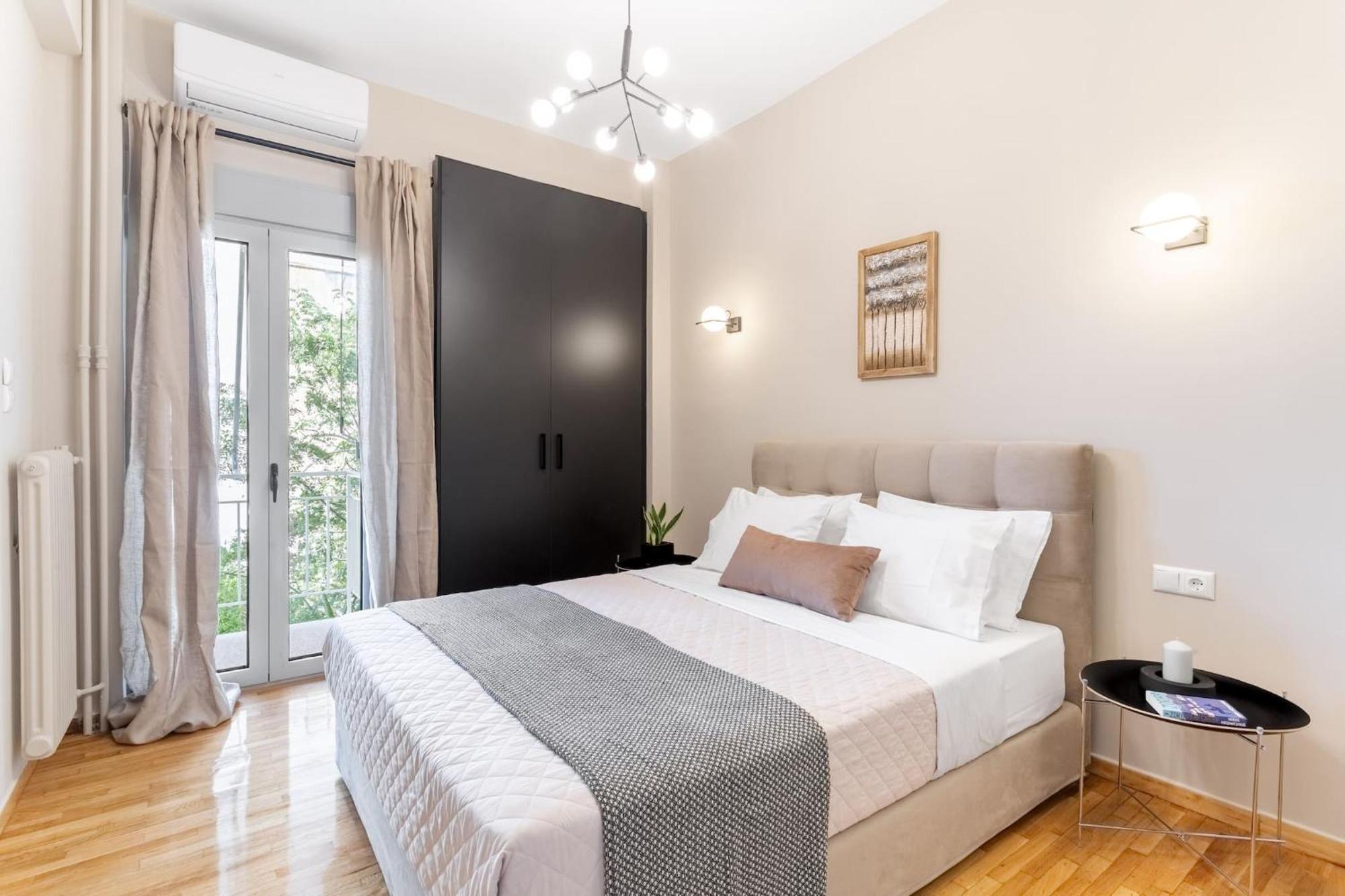 Deluxe 3-Bdrm Urban-Industrial Apt At Acropolis Athens Exterior photo