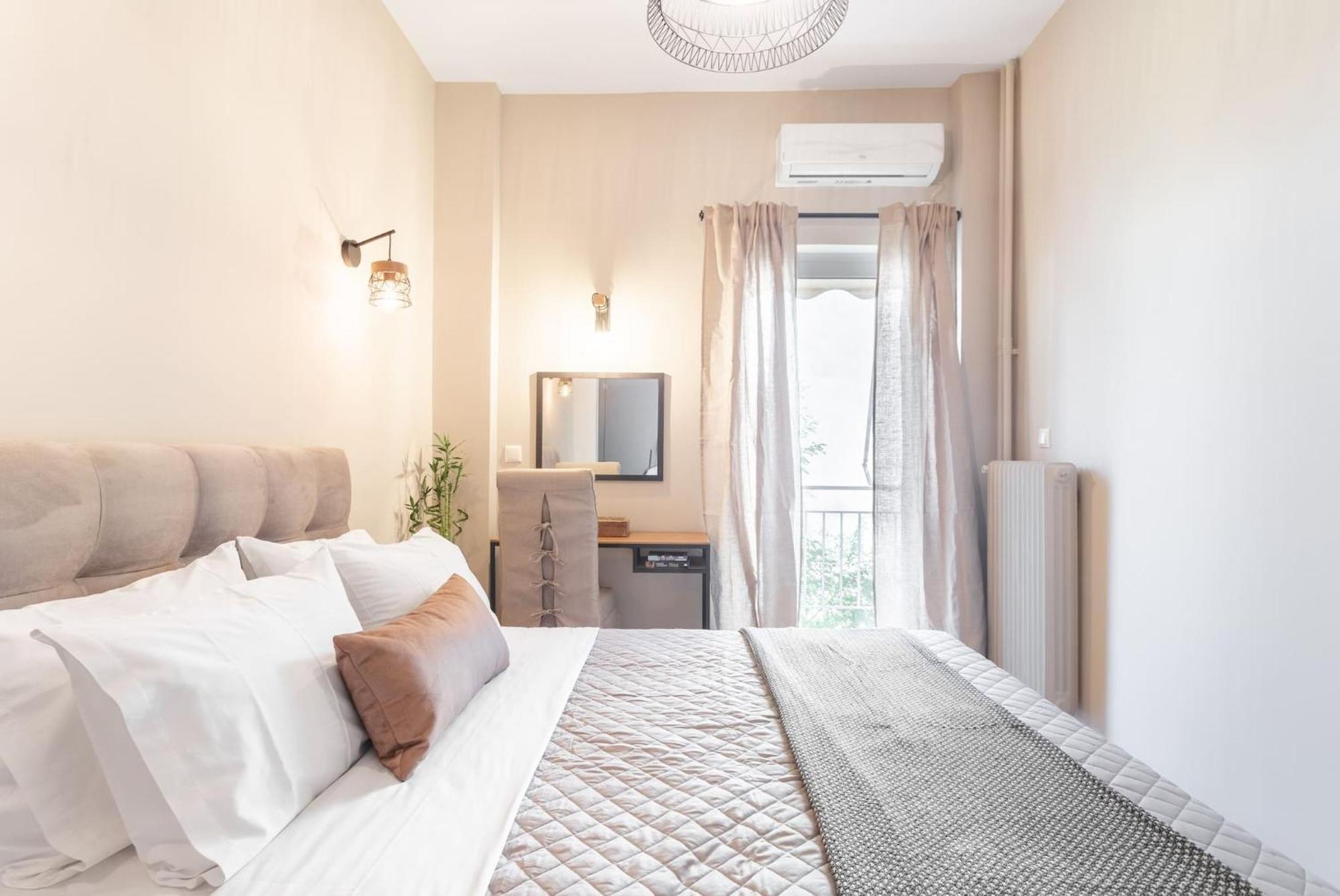Deluxe 3-Bdrm Urban-Industrial Apt At Acropolis Athens Exterior photo